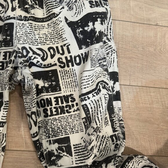 GARAGE DENIM WOMENS BLACK AND WHITE NEWSPAPER PRINT FLARE LEG JEANS 07/28 - Picture 6 of 10